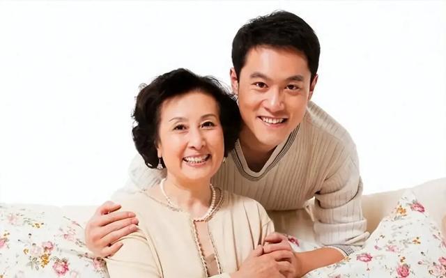 谁懂啊!照护失能妈妈 3 年,每天翻身